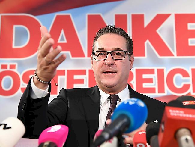 Drei Tage nach dem Wahlerfolg stellt die FPÖ ihre Bedingungen für eine Regierungsbeteiligung vor. Auf der Liste steht die Kontrolle über das Innenministerium, wie Parteichef Strache vor Journalisten in Wien erläuterte.