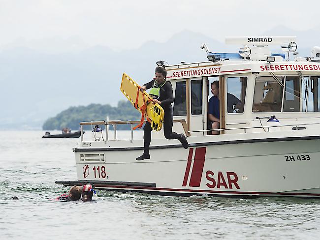 Manchmal kommt jede Hilfe zu spät. In diesem Jahr sind bisher 34 Menschen in Schweizer Gewässern ertrunken, die meisten von ihnen in Seen, Bächen und Flüssen. (Symbolbild)