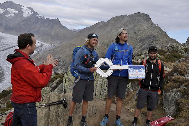 Nach dem geglückten Abenteuer wurde das wandernde Trio mit dem Schlüssel zu den Alpen ausgezeichnet. 