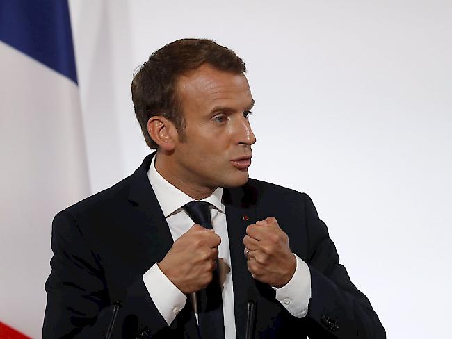Laut einer Umfrage halten sieben von zehn Franzosen die Abschaffung der Vermögenssteuer für ungerecht. Präsident Macron dagegen rügt, die Debatte sei von "Neid" auf Wohlhabende geprägt. (Archivbild)
