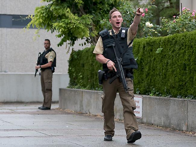 Nach einer Messerattacke in München sucht die Polizei nach dem Täter. (Symbolbild)