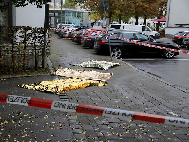 Einer der abgesperrten Tatorte in München. Ein 33-Jähriger hatte am Samstag acht Menschen an mehreren Orten der Stadt mit einem Messer verletzt.