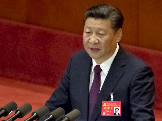 Chinas Kommunisten haben Staats- und Parteichef Xi Jinping am Dienstag besonders geehrt und in der Parteisatzung verewigt.