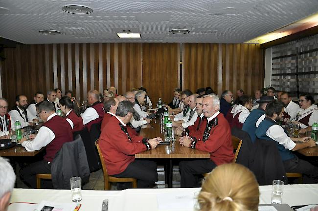 Die Vertreter der Oberwalliser Jodlervereine am Freitag im «Brückenhof»  in Lalden.