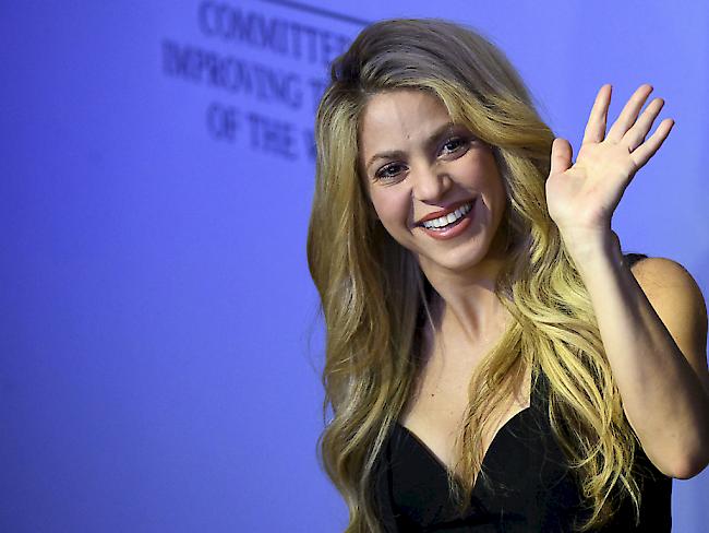 Verabschiedet sich für eine Weile aus dem Tournee-Alltag: Shakira muss wegen Stimmbandproblemen ihre aktuelle Europatournee verschieben.