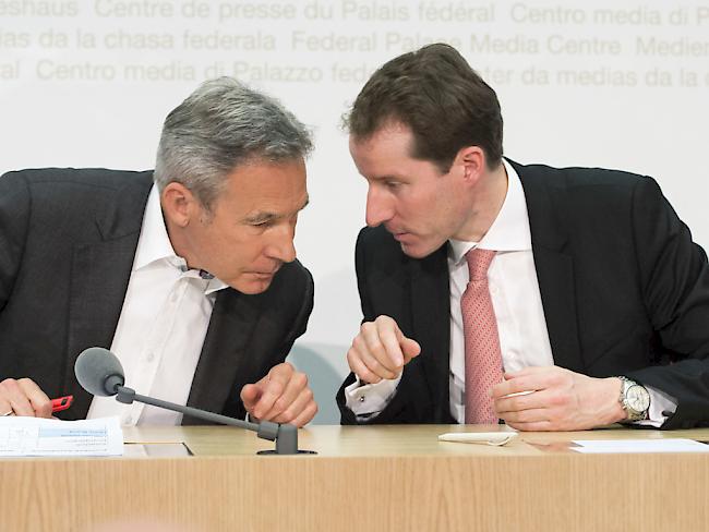 Der Alte und der Neue: Thomas Aeschi (rechts) ersetzt Adrian Amstutz als Fraktionschef der SVP. (Archivbild)