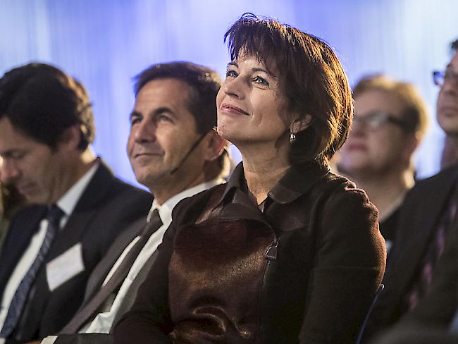 Bundespräsidentin Doris Leuthard war eine von vielen hochrangigen Gästen an der ersten Konferenz "Digitale Schweiz" in Biel BE.