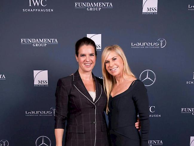 Katarina Witt und Denise Biellmann posieren an der Laureus-Gala in Dübendorf