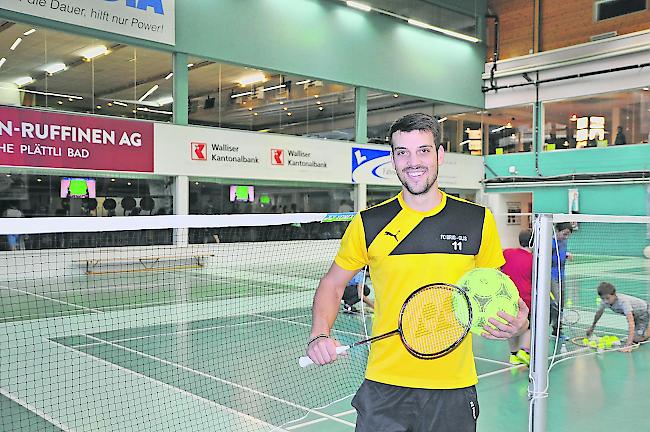 Talentierter Sportler: Yoann Freysinger setzt nicht nur mit dem Badmintonschläger, sondern auch mit dem Fussball Ausrufezeichen.