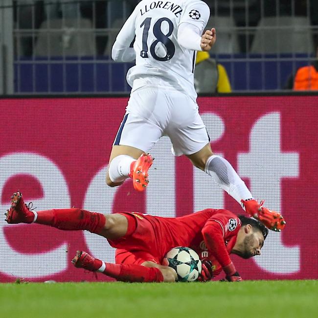 BVB-Goalie Roman Bürki (am Boden) verletzte sich weniger schlimm als zunächst befürchtet