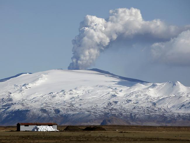 Im Jahr 2010 führte ein Ausbruch des Vulkans Eyjafjallajökull auf Island zum Stopp des Flugverkehrs in Nordeuropa. (Archivbild)