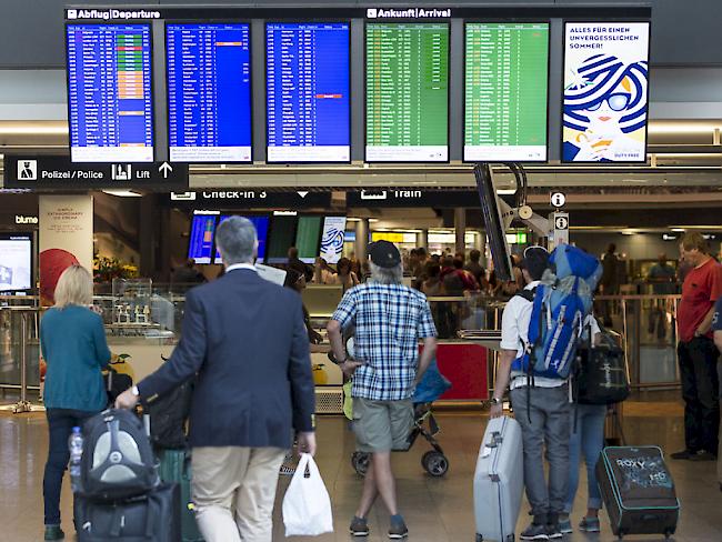 Die Mehrheit der Schweizer Bevölkerung will trotz ökologischer Bedenken nicht auf eine Flugreise verzichten. (Symbolbild)