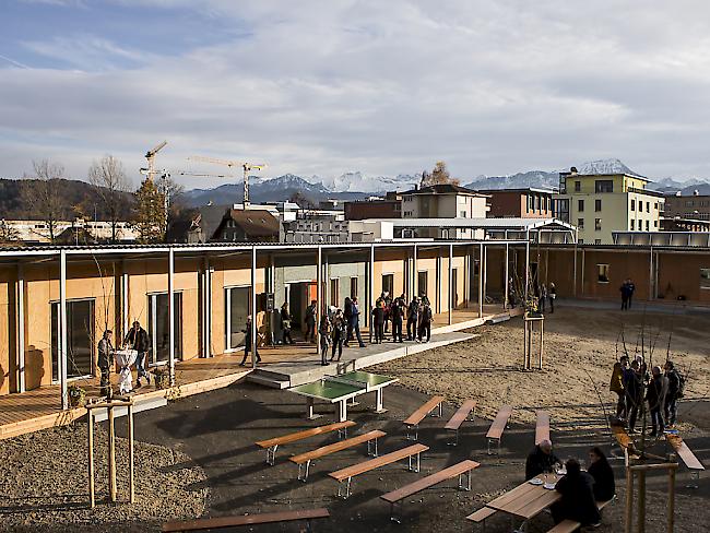 Bereit für den Einzug von bis zu 120 minderjährigen Asylsuchenden: Innenhof des neuen Zentrums Grosshof in Kriens LU.