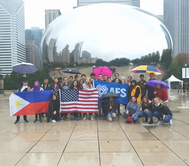 «Ausflug nach Chicago: Mit AFS-Freiwilligen und anderen AFS-Austauschschülern vor der 