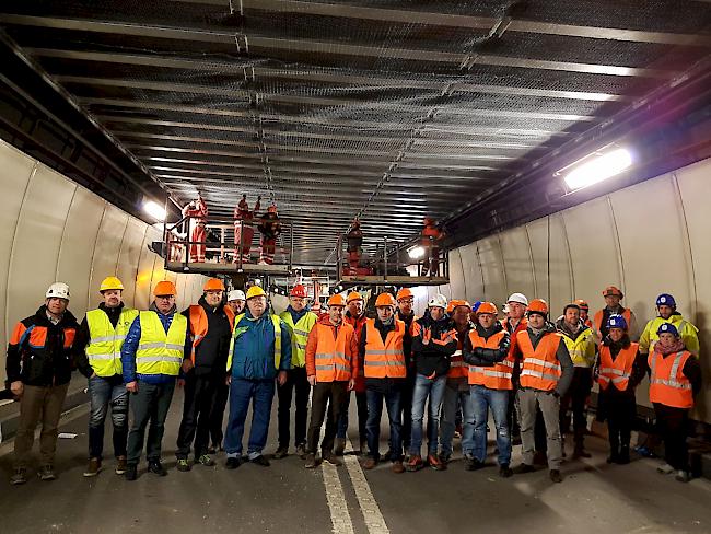 Eine Delegation hat am Samstag die Arbeiten im Tunnel des Grossen St. Bernhards in Augenschein genommen.