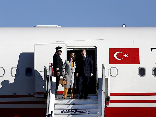 Der türkische Präsident Erdogan ist zu einem Staatsbesuch in Griechenland eingetroffen.