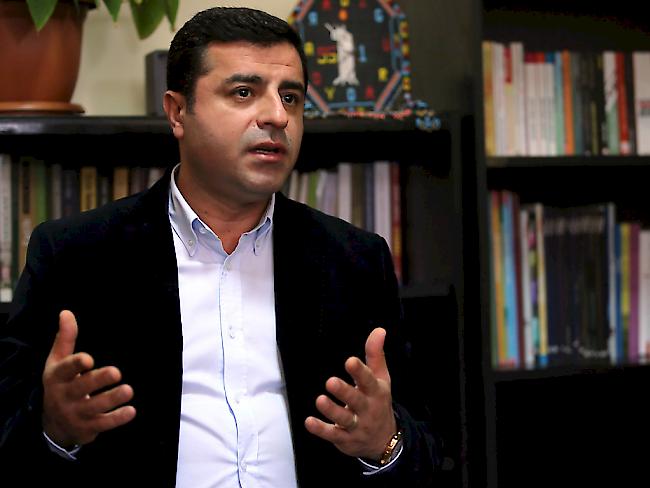 Selahattin Demirtas drohen 142 Jahre Haft: Dem HDP-Vorsitzenden wird Propaganda und Mitgliedschaft in der verbotenen Arbeiterpartei Kurdistans (PKK) vorgeworfen. (Archivbild)