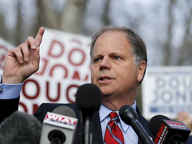 Der demokratische Senats-Kandidat Doug Jones in Alabama nach der Stimmabgabe.