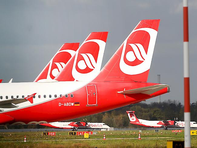 Ist Niki noch nicht los: Flugzeuge der Air Berlin auf dem Flughafen Düsseldorf. (Archiv)
