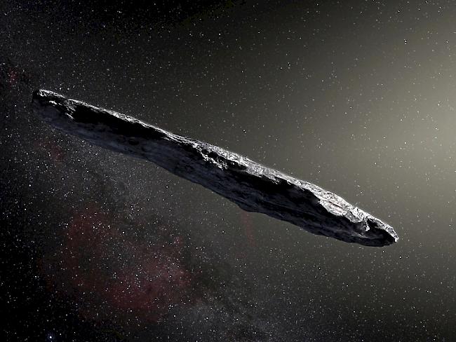 Eine Visualisierung des Asteroiden "Oumuamua", der aus einem fremden Sonnensystem stammt. Forscher haben mit der Belauschung des Himmelskörpers begonnen. (Archiv)