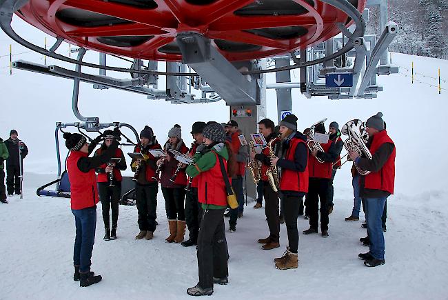 Die Musikgesellschaft Echo der Berge aus Eischoll umrahmte die Feierlichkeiten musikalisch.