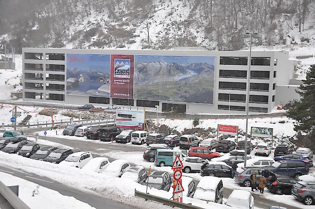 Das neue Parkhaus bei der Talstation Betten bietet Platz für 659 Fahrzeuge.