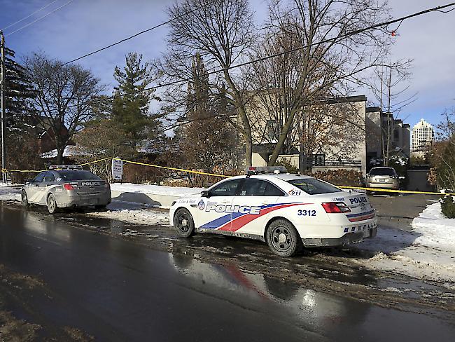 Nach dem Fund der Leichen des kanadischen Milliardärs Barry Sherman und seiner Ehefrau Honey teilte die Polizei mit, dass die beiden Personen durch Strangulation starben.