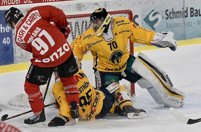 Dolana gegen Langenthal-Hüter Wildhaber, der EHC Visp holte sich den Sieg "erst" in der Verlängerung.