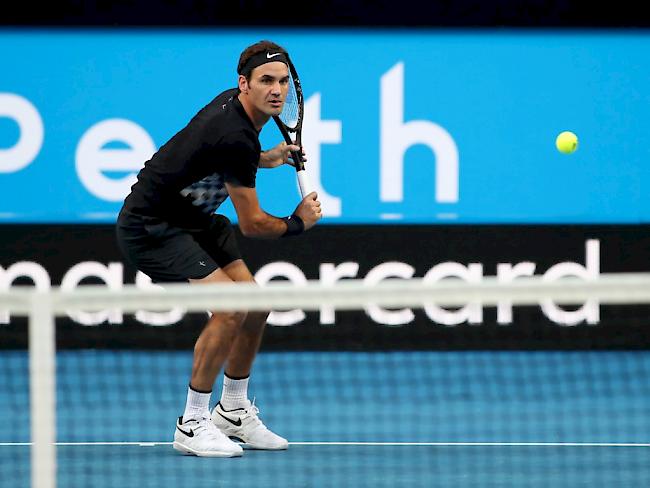 Roger Federer setzt sich in Perth in zwei Sätzen durch