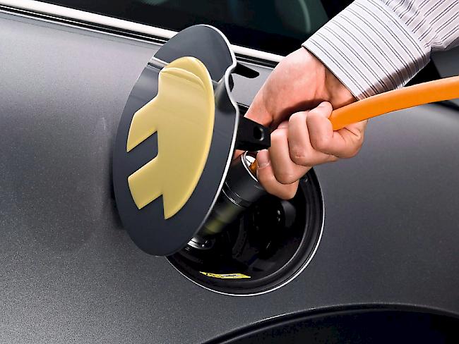 Norwegerinnen und Norweger profitieren von massiven Steuereinsparungen, wenn sie ein Elektroauto fahren. Mit Folgen: Mittlerweile besitzt mehr als jedes zweite neu zugelassene Auto keinen Verbrennungsmotor. (Themenbild)