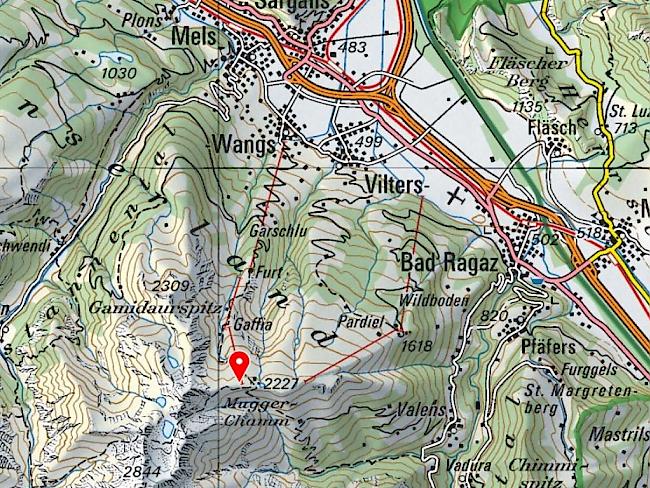 Im Skigebiet Pizol im Kanton St. Gallen steht eine Bergbahn still, auf deren Tragseile Bäume gestürzt sind. Am Nachmittag wurden in den Gondeln festsitzende Menschen evakuiert.