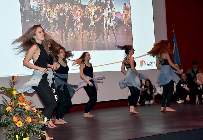 Tänzerinnen des Tanzzentrums Sosta sorgten für gute Stimmung.