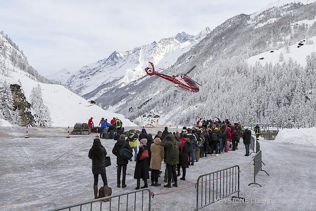Wieder in Betrieb. Die Air Zermatt bietet Flüge von Zermatt ins Tal an.