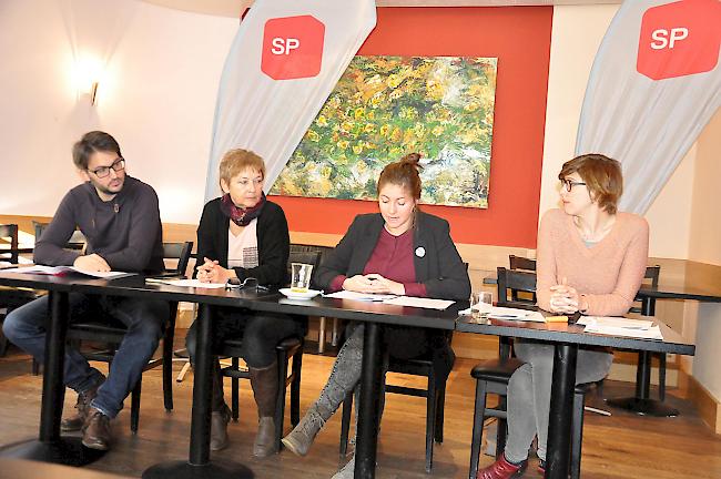 Zeigten ihren Weg fürs Wallis der Zukunft auf: die SPO-Mitglieder Dominik Luggen, Doris Schmidhalter-Näfen (Parteipräsidentin), Claudia Alpiger und Laura Kronig (von links).