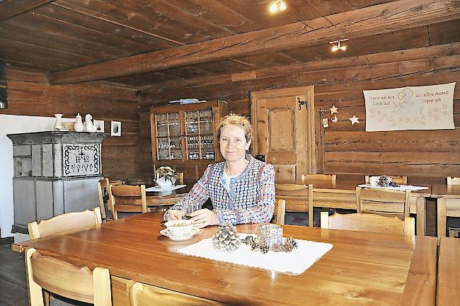 Hannelore Tsokhim-Bumann in ihrem Restaurant Godswärgjistubu in Albinen, das zum Historischen Restaurant des Jahres 2018 gewählt wurde.