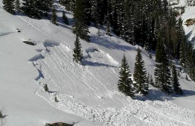 In Montana sind am Freitagnachmittag drei Wintersportler von einer Lawine erfasst worden. (Symbolfoto)