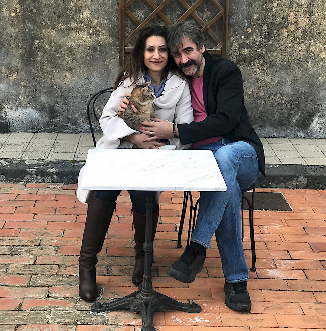 Deniz Yücel mit seiner Frau. Der Journalist befindet sich derzeit nicht in Deutschland.