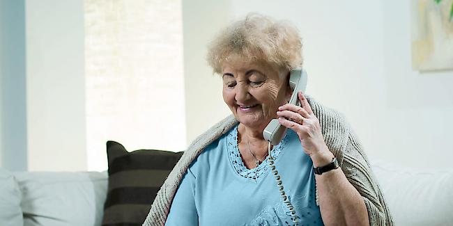 Vor allem auf die Ersparnisse von älteren Personen haben es die Trickbetrüger am Telefon abgesehen. 
