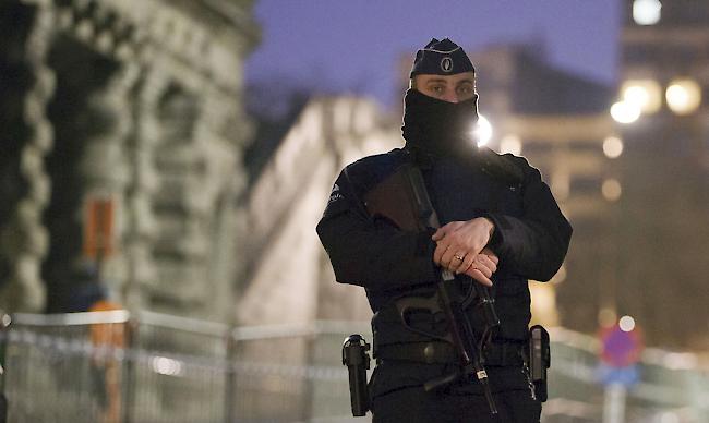 Berichte über Bewaffnete in einem Vorort von Brüssel lösten am Donnerstag einen Grosseinsatz der Polizei aus.