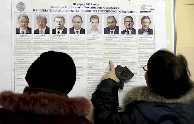 Wladimir Putin hat die Präsidentenwahl in Russland nach ersten Auszählungsergbnissen gewonnen. Die sieben Mitbewerber waren chancenlos. 