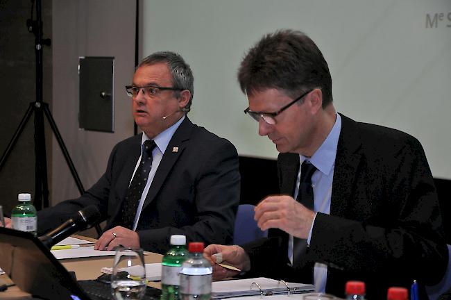 Präsident Willy Giroud (links) und Direktor Pierre-Yves Felley führten durch die Delegiertenversammlung der Walliser Landwirtschaftskammer.