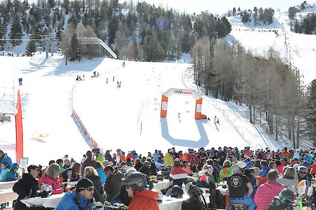 Über 3000 Gäste halten sich derzeit im Skigebiet von Grächen auf.