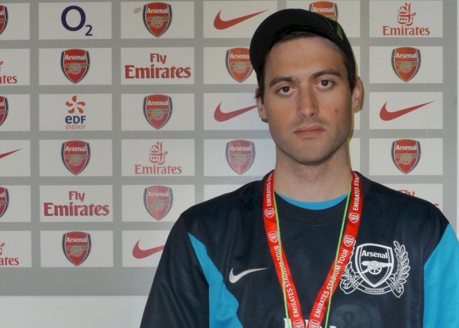 Thierry Hischier, Spieler des FC Visp II in einem Shirt von Arsenal London.