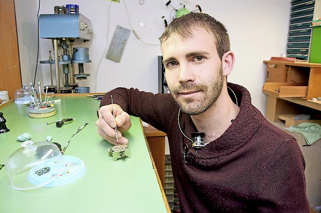Barnabas Kuonen ist seit vier Jahren selbstständiger Uhrmacher Rhabilleur.