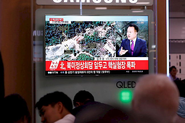 Korrespondenten vor Ort. Ein südkoreanischer TV-Sender berichtet über die im Vorfeld von Pjöngjang angekündigte Zerstörung eines nordkoreanischen Atomtestgeländes.