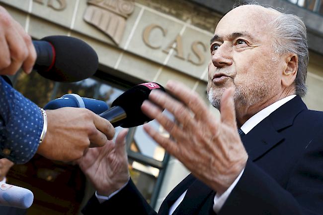 Blatter wurde im Dezember 2015 von der Ethikkommission der FIFA für acht Jahre gesperrt.