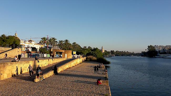 Der Fluss, der Sevilla durchquert, heisst Guadalquivir