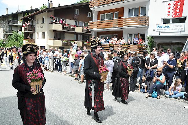 Impressionen des 77. Oberwalliser Tambouren- und Pfeiferfests in Saas-Balen.