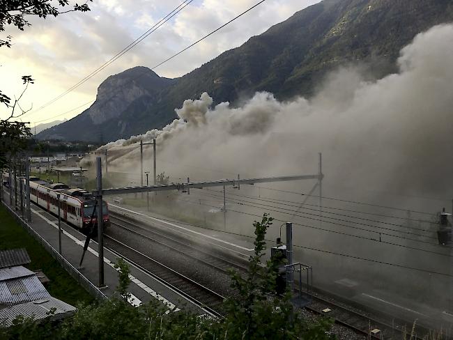 Auch der Bahnverkehr war aufgrund des Feuers in Evionnaz beeinträchtigt. 