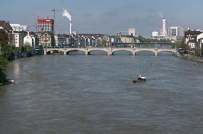 Die mittlere Rheinbrücke bei Basel
